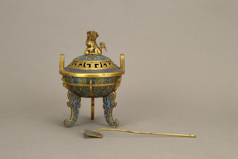 铜胎掐丝珐琅蝉纹狮钮炉 清乾隆.jpg