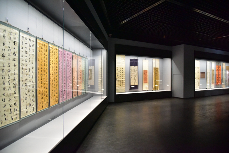 1586936083515956.jpg 举办“从清爱堂走来—刘墉和他的书法艺术展”.JPG