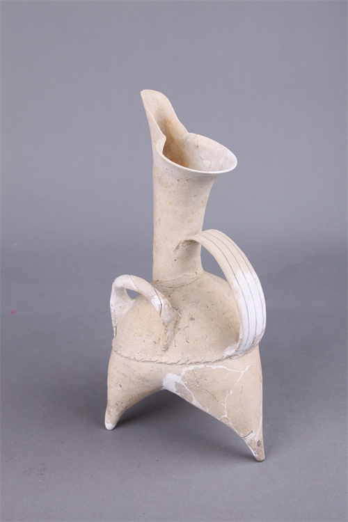 8 新石器时代白陶鬶.jpg