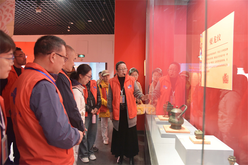 《甲辰龙年生肖贺岁展》示范讲解 (2).jpg