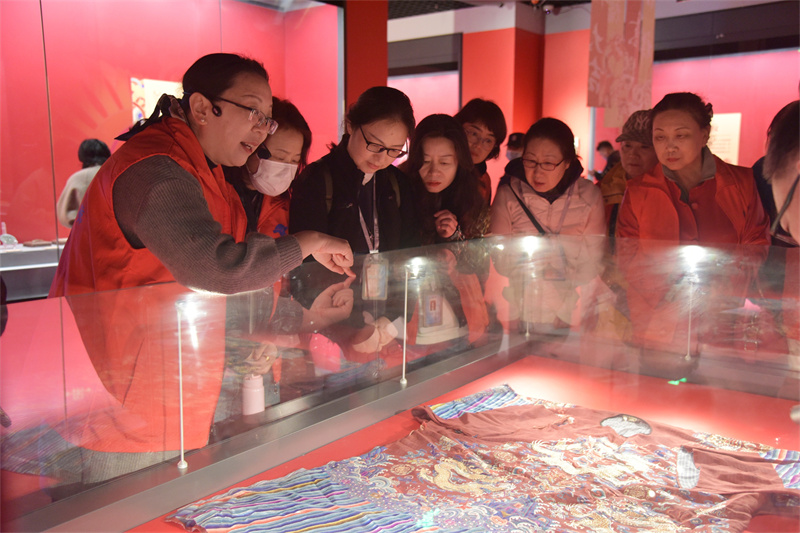 《甲辰龙年生肖贺岁展》示范讲解 (3).jpg