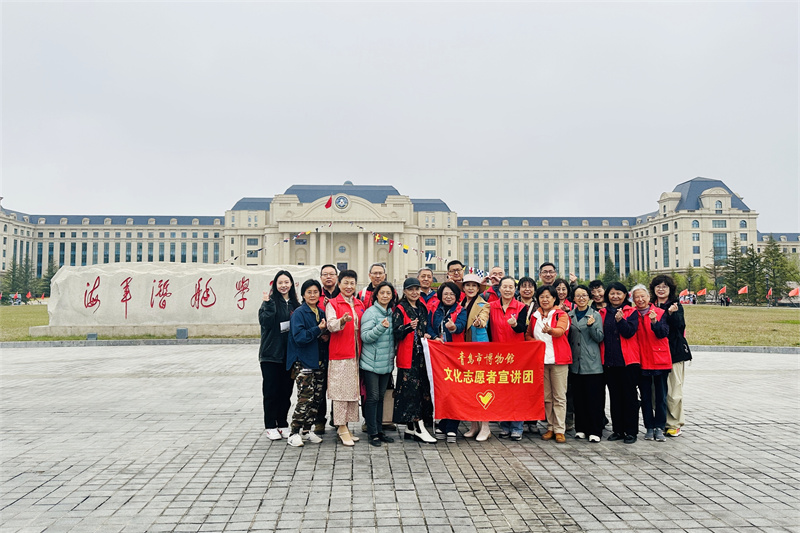 参观海军潜艇学院 (1).jpg