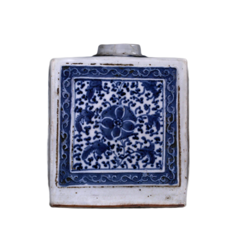青花花卉纹方形扁瓶